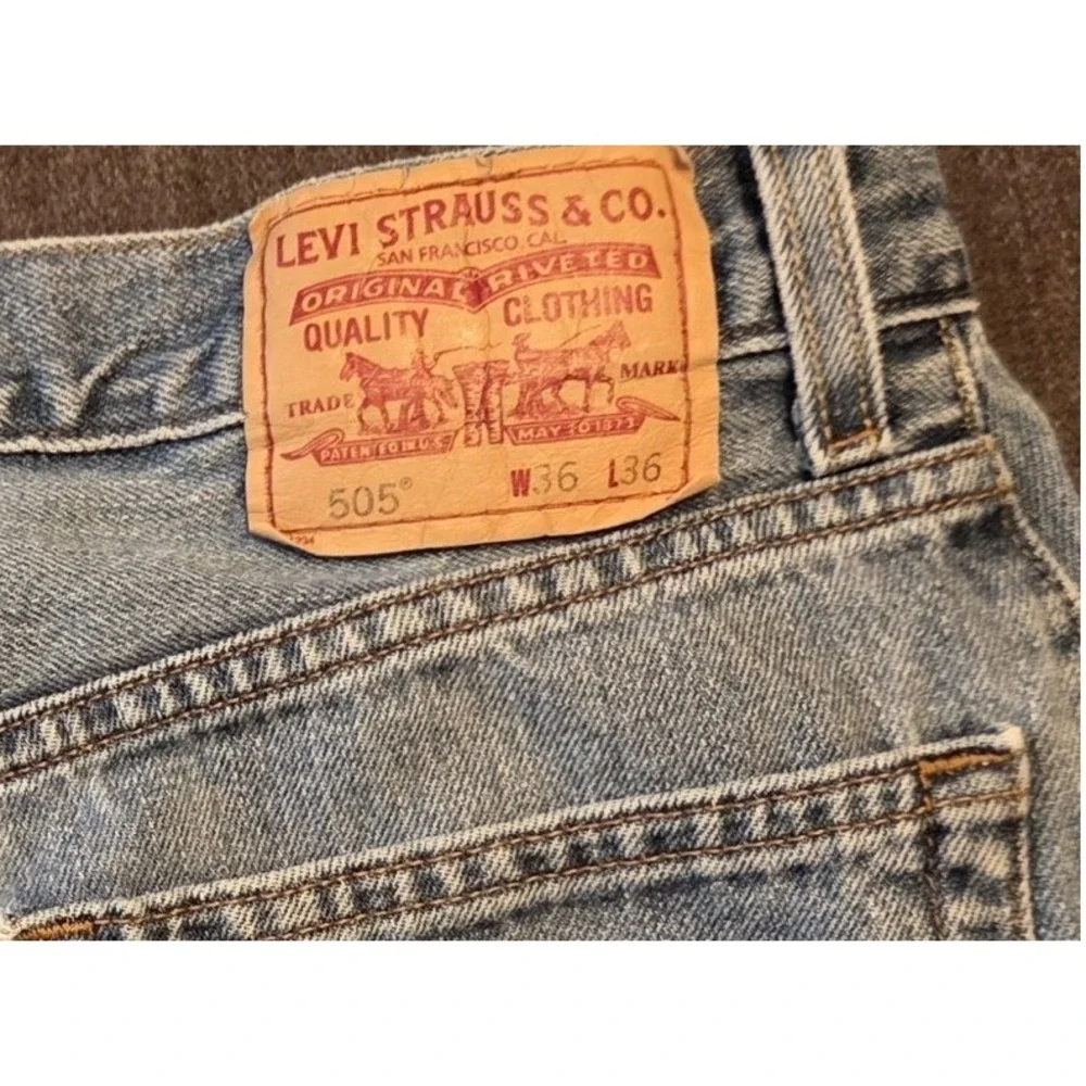 Levi's 505 Regular Fit Jeans Mens 36x36 Light Wash Blue Distressed Vintage 90s